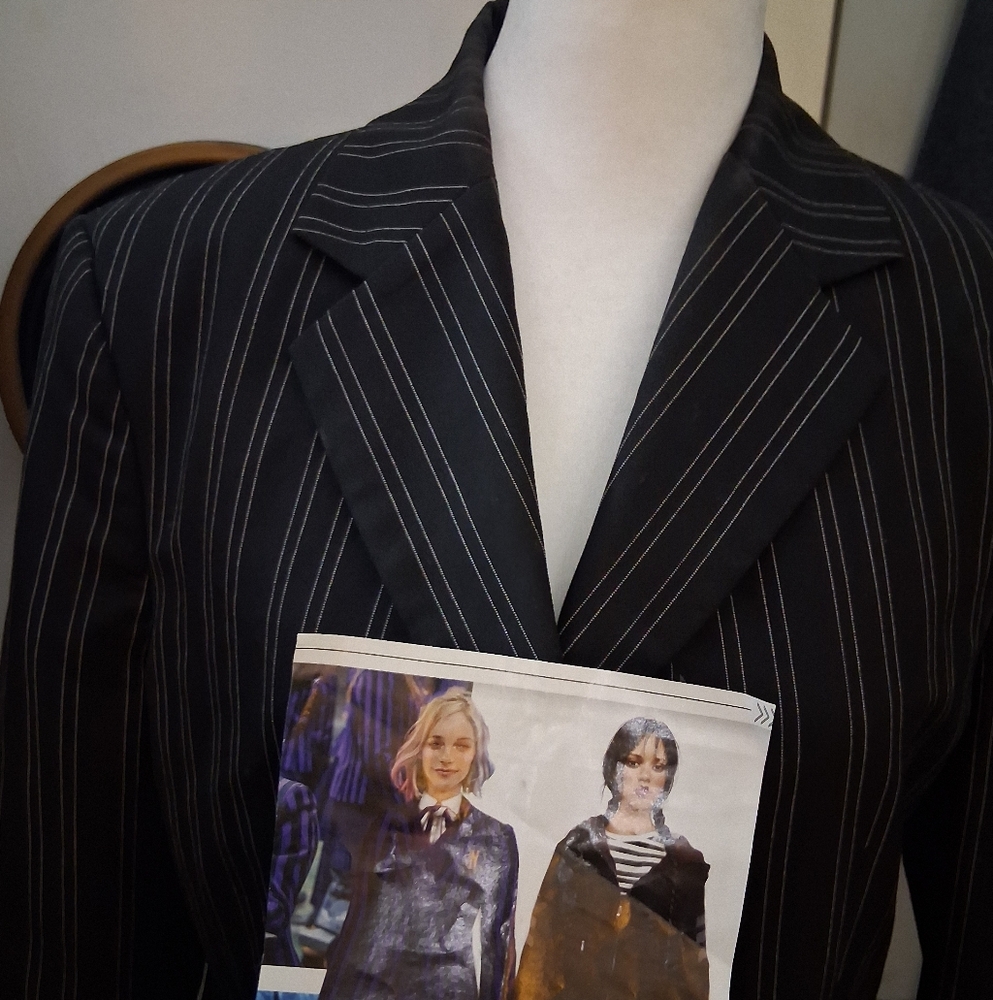 The LIMITED Women's Black/White Pinstripe Blazer 15$ Size M